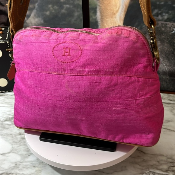 Hermès Vintage PINK Silk Clutch Crossbody Bag. RUBBING ON SILK ALONG THE ZIPPER - Picture 2 of 16